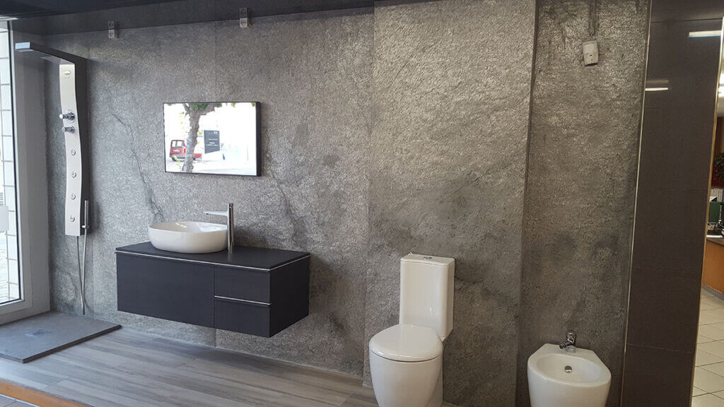 BATHROOM WITH FLEXTONE