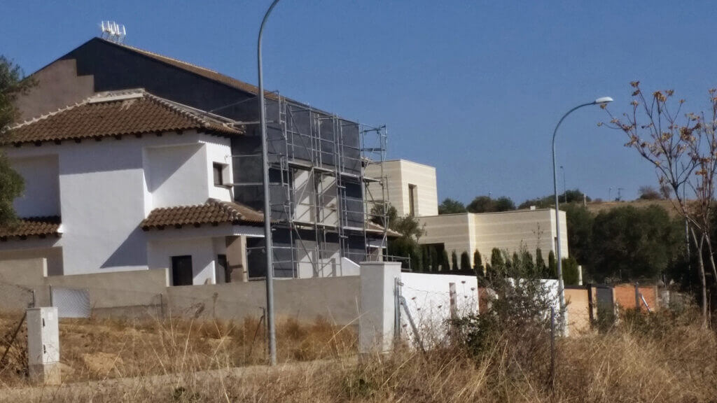 PIERRES FAÇADE MAISON MITOYENNE